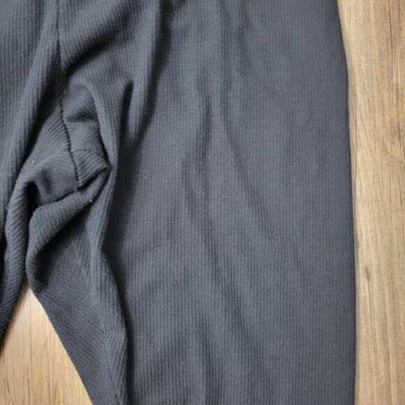 Bundle - Plus size XL (size 16/18) black leggings and short (Old Navy/Gap/H&M) - Picture 6 of 11